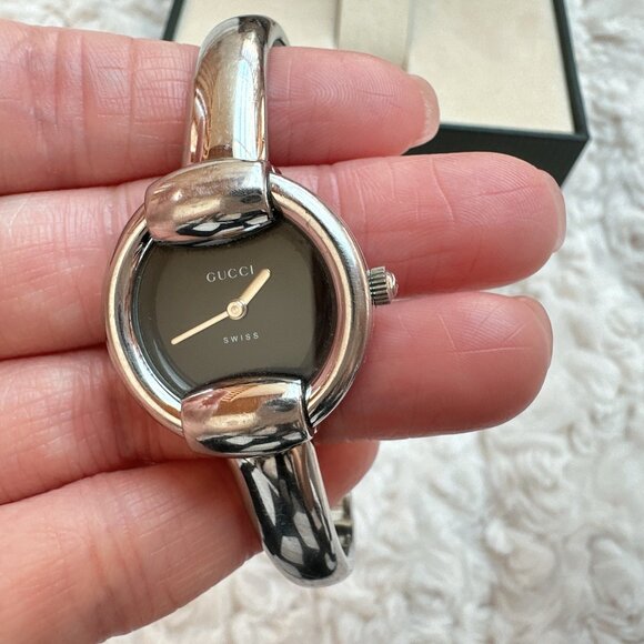 Authentic Vintage Gucci 1400L Stainless Steel Ladies Bangle Watch - Picture 6 of 12